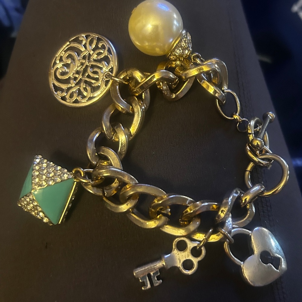 Silver colored Charm Bracelet with Pearl and Key Accents